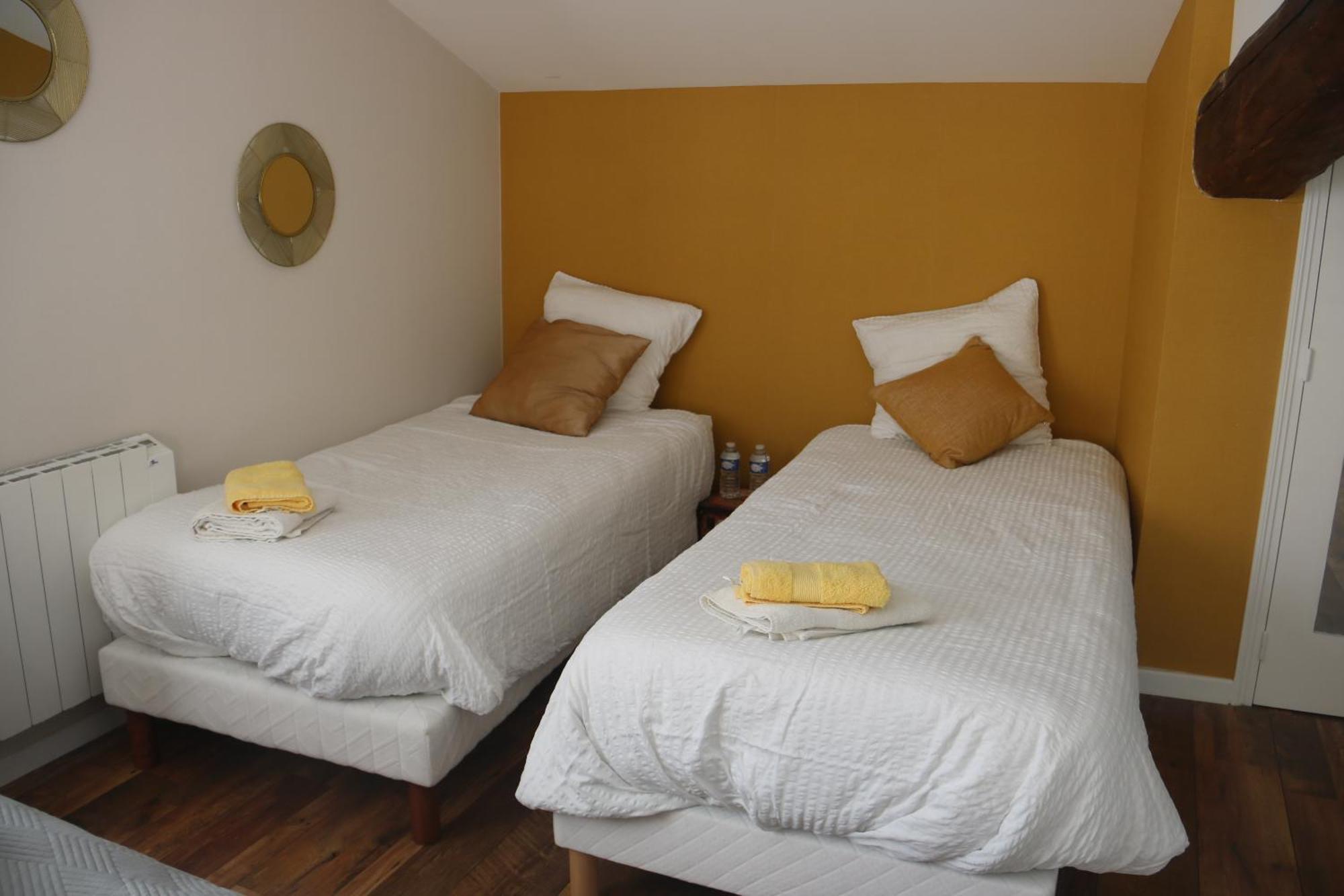"Les Peyres" Hotel Lamothe-Landerron Exterior photo